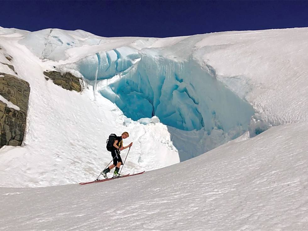 Topptur pÃ¥ ski Snønipa Sunnfjord
